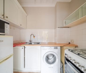 1 bedroom mews to rent - Photo 3