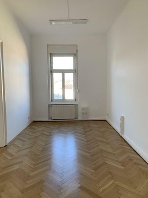 GroßzügigerTop-Altbau nächst Geidorfplatz mit Parkplätzen - Photo 1