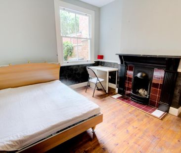 4 bedroom terraced house to rent - Photo 2