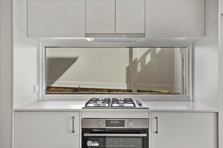 Rawson Built - Filled with natural light and perfectly positioned - Photo 5