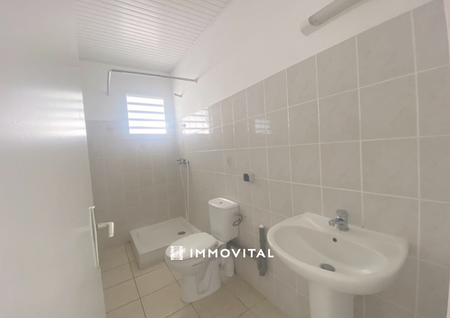 Location Appartement 3 pièces 50m² POINTE NOIRE 97116 - Photo 2