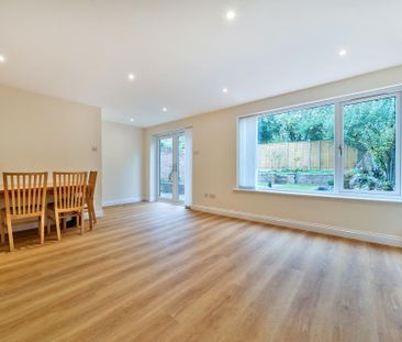 4 bedroom end of terrace house to rent - Photo 2