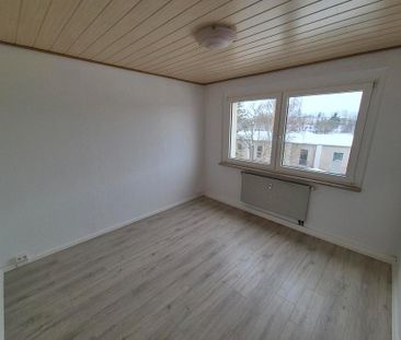 Helle & renovierte 2-Raum-Wohnung mit Balkon zu vermieten - Photo 6