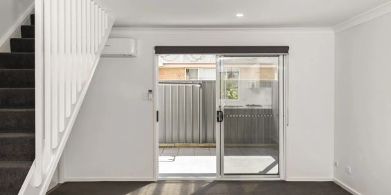 Stylish & Modern Townhouse - Photo 3