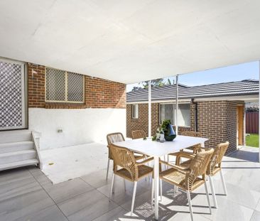 SPACIOUS FIVE BEDROOM Residence Close to All Amenities! - Photo 6