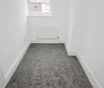 2 bedroom end of terrace house to rent - Photo 4