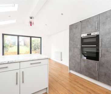 3 bedroom semi-detached house to rent - Photo 6