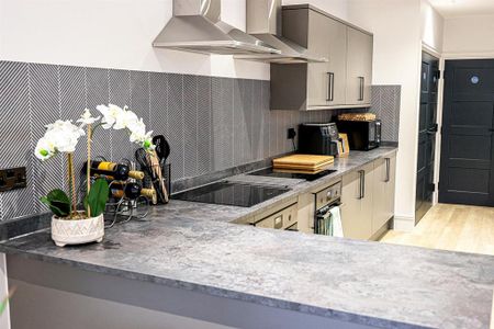 1 bedroom in a house share to rent - Photo 4