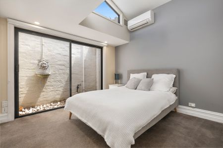 Stylish 5-Bedroom, 3-Bathroom Family Home with Outdoor Entertaining & Spa Retreat - Photo 5