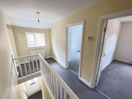 3 bedroom flat to rent - Photo 5