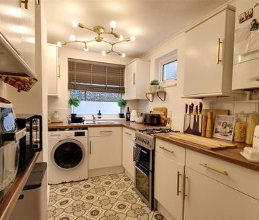 2 bedroom flat to rent - Photo 6