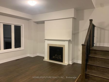 Townhouse For Lease | N8123196 - Photo 4