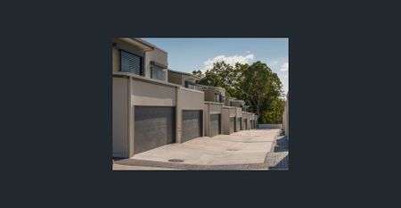 LARGE 3 BEDROOM TOWNHOUSE READY IN THE NEW YEAR! Rent Increase To $775 Per Week On 22/01/2026 - Photo 3