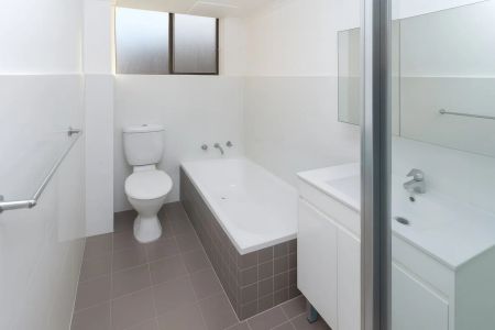 Iconic Sydney Harbour Views with Double Parking - Photo 4