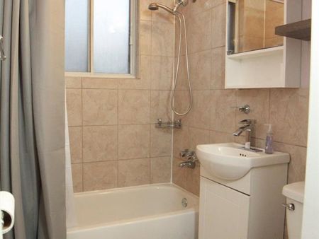 2027 Av. Connaught - Photo 3