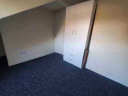 3 bedroom maisonette to rent - Photo 4