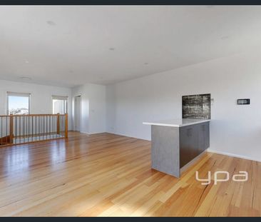 UPMARKET TOWN "HOME" IN PRESTIGE LOCALE, TOTALLY MAINTENANCE FREE! - Photo 4