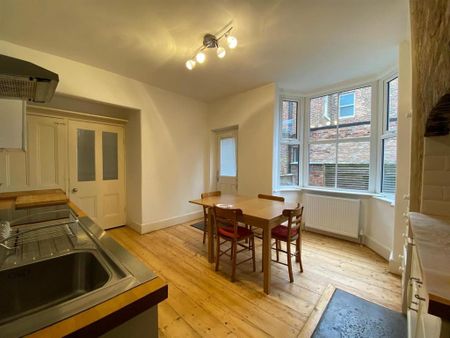 4 bedroom semi-detached house to rent - Photo 4