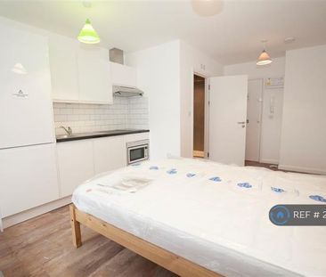 Studio to rent - Photo 6