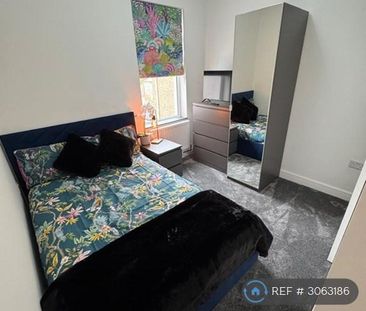 1 bedroom in a house share to rent - Photo 2