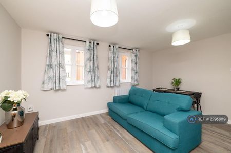 2 bedroom flat to rent - Photo 2