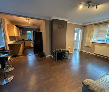 3 Bed Detached House, Addison Road, SE25 - Photo 1