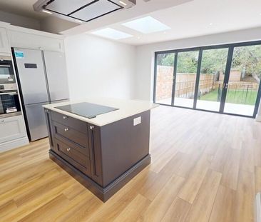 4 bedroom semi-detached house to rent - Photo 6