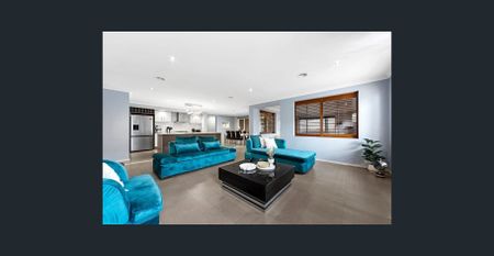 Grand Family with Luxury Living - Photo 3