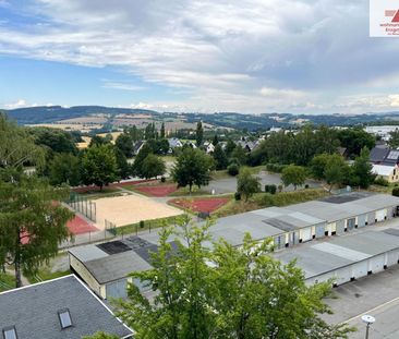 3-Raum-Wohnung mit toller Aussicht und Balkon im Barbara-Uthmann-Ring - Annaberg-Buchholz! - Photo 3