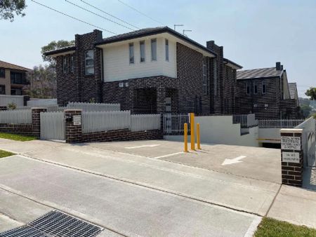 Modern 2-Bedroom Townhouse - Walk to Station, Shops & Schools!! - Photo 5