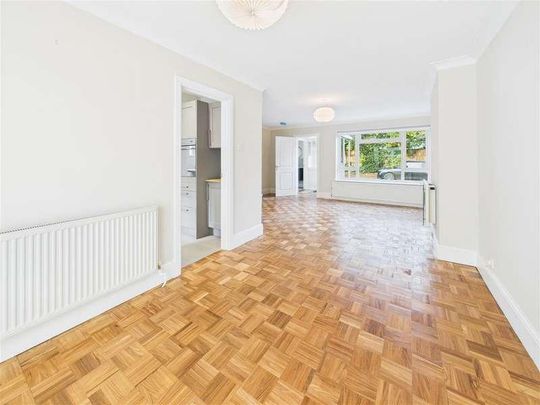 Royston Close, Walton-on-thames, KT12 - Photo 1