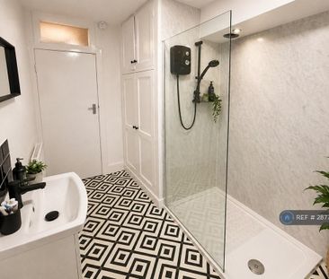 1 bedroom in a house share to rent - Photo 6