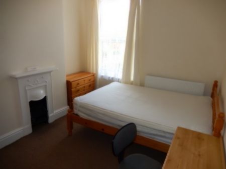 4 Bed Terrace house Heathcote Street - Photo 3