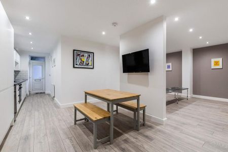 4 bedroom flat to rent - Photo 2