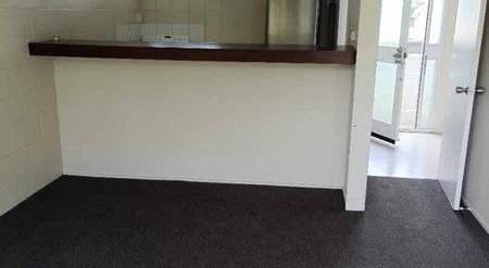 Spacious one bedroom apartment. North facing - Photo 3