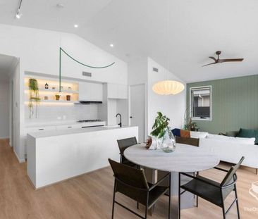 Designer Pavilion Family Sanctuary Home - Photo 2