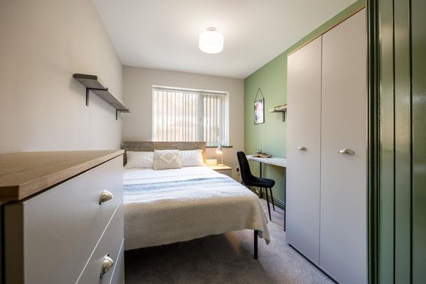 1 bedroom in a house share to rent - Photo 1