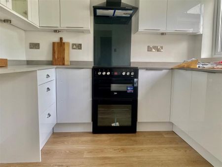 3 bedroom terraced house to rent - Photo 4