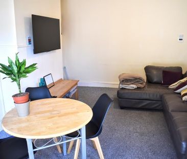 4 bedroom semi-detached house to rent - Photo 1