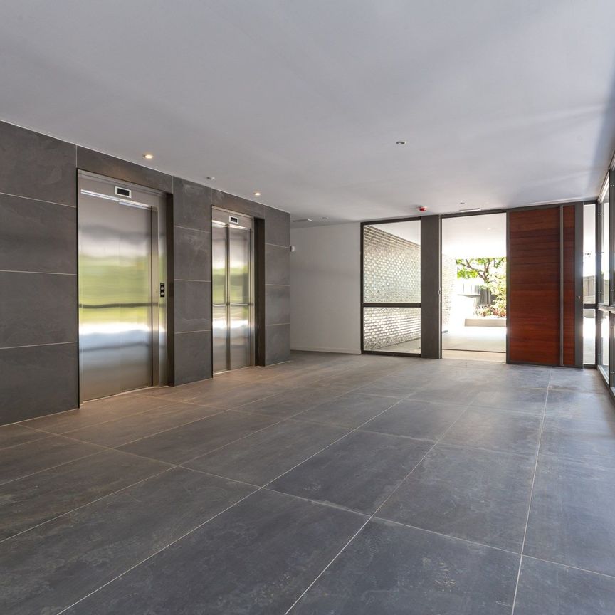 Piso de alquiler en Joan Miro, Finestrelles - Photo 1