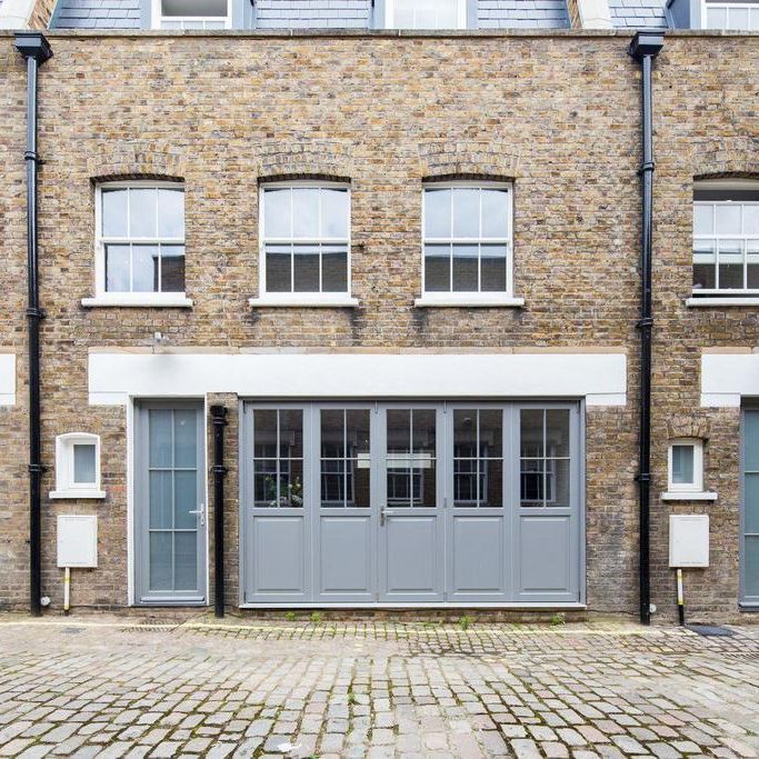3 bedroom mews to rent - Photo 1