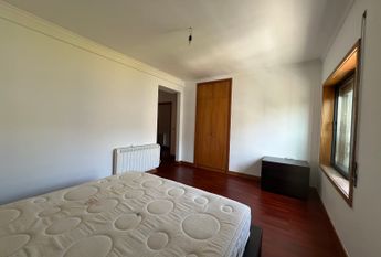 Fantástico Apartamento T2 Mobilado com Garagem e Arrumos