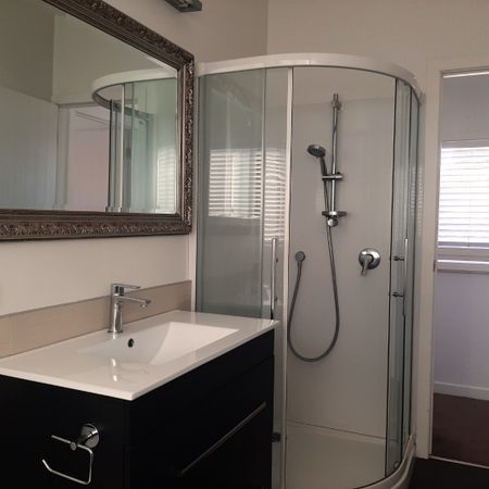 Lovely Townhouse in Point England - Photo 5