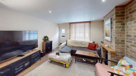 2 bedroom end of terrace house to rent - Photo 4