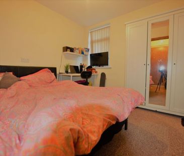 2 bedroom Flat in 1 Low Close Street, Leeds - Photo 5