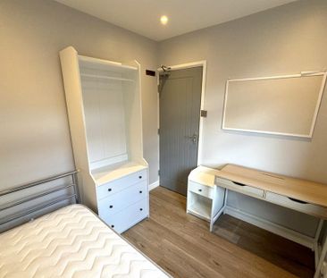 4 bedroom semi-detached house to rent - Photo 4