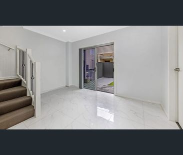 Family Home not to be missed! Rent $660 per week. - Photo 2