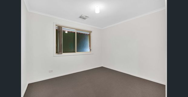 Perfect Family Living in Ideal Location! - Photo 1