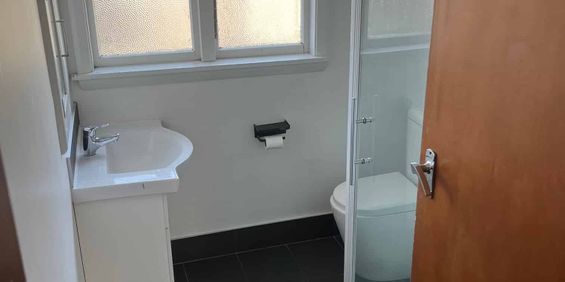 Neat & Tidy Three Bedroom Home - Photo 3