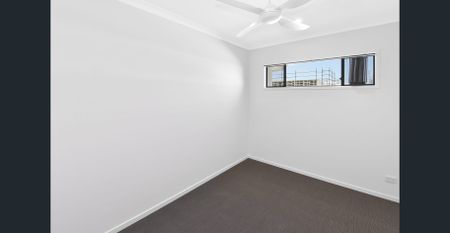 Modern 3-bedroom, 2-bathroom terrace home offering low-maintenance living in the heart of Baringa. - Photo 5